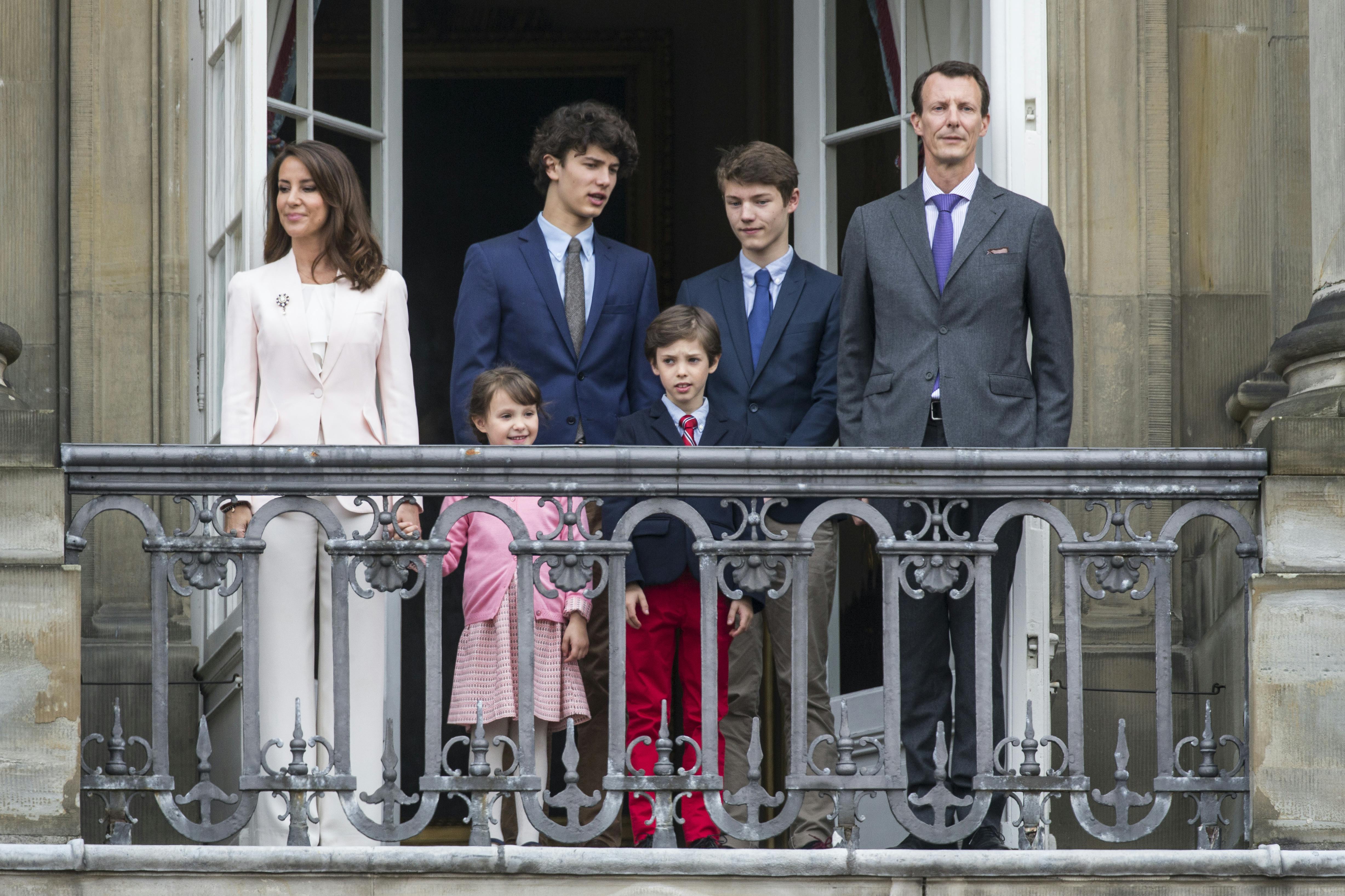 Dronningen har meddelt, at prinserne og prinsesserne med virkning fra den 1. januar 2023 mister deres prinse- og prinsessetitler. 